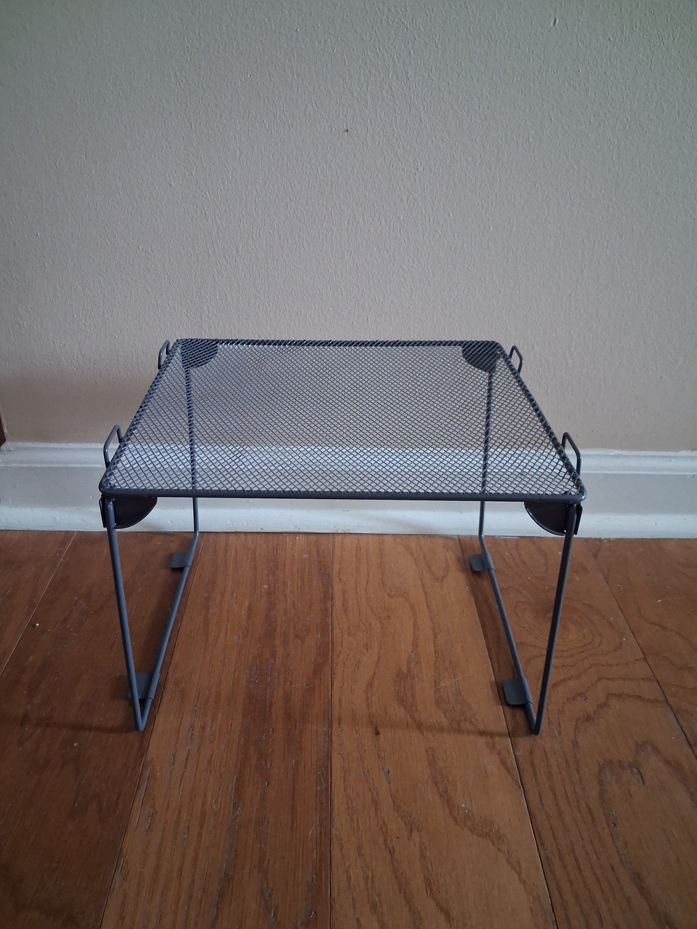 Foldable Metal Mesh Locker Shelf | Gray
